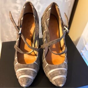 Stylish Gray Striped Women's Heels
